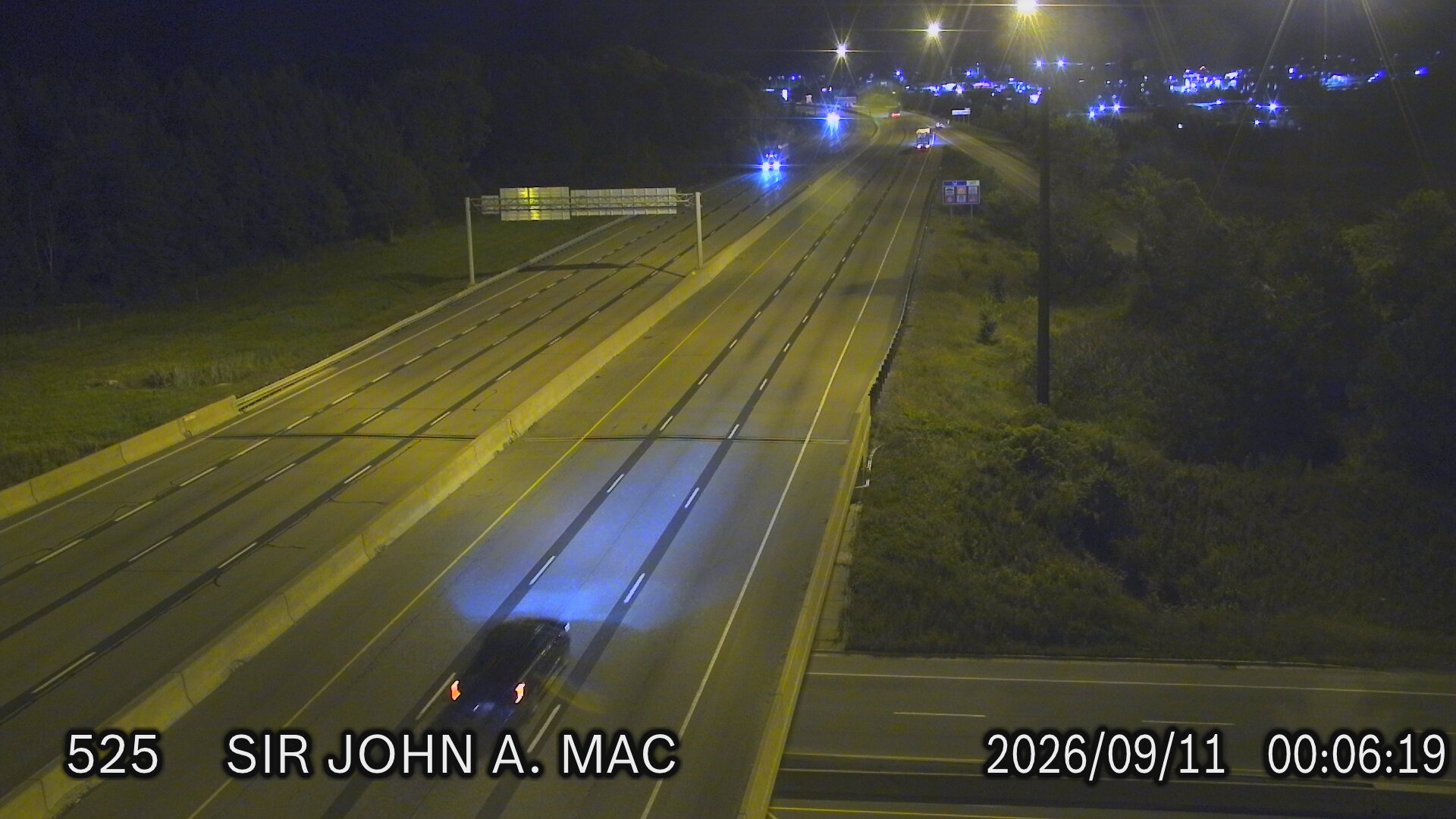 highway-401-and-sir-john-macdonald-boulevard-1789085275.jpg