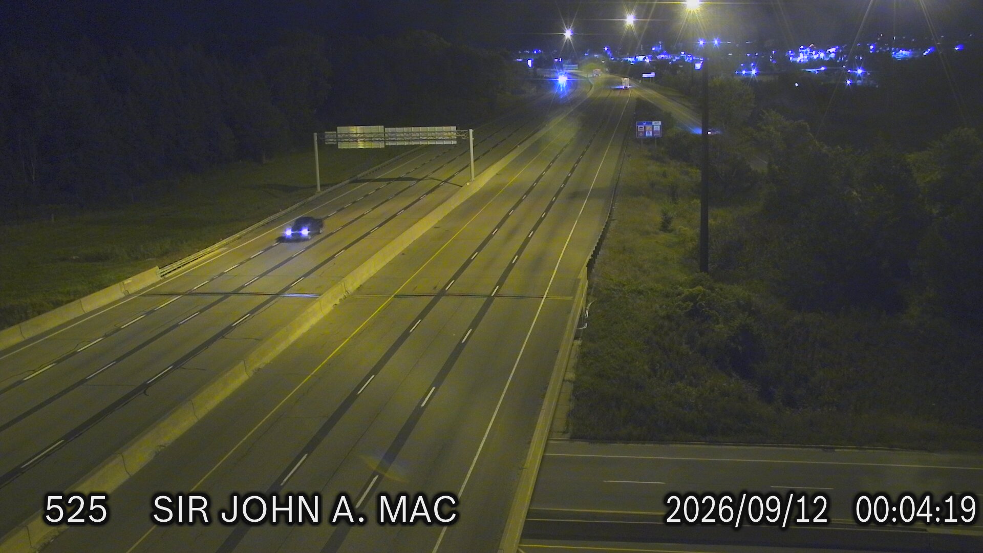 highway-401-and-sir-john-macdonald-boulevard-1789171534.jpg